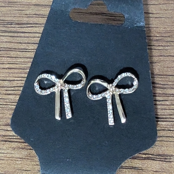 Elegant Gold Bow Earrings - Picture 2 of 3